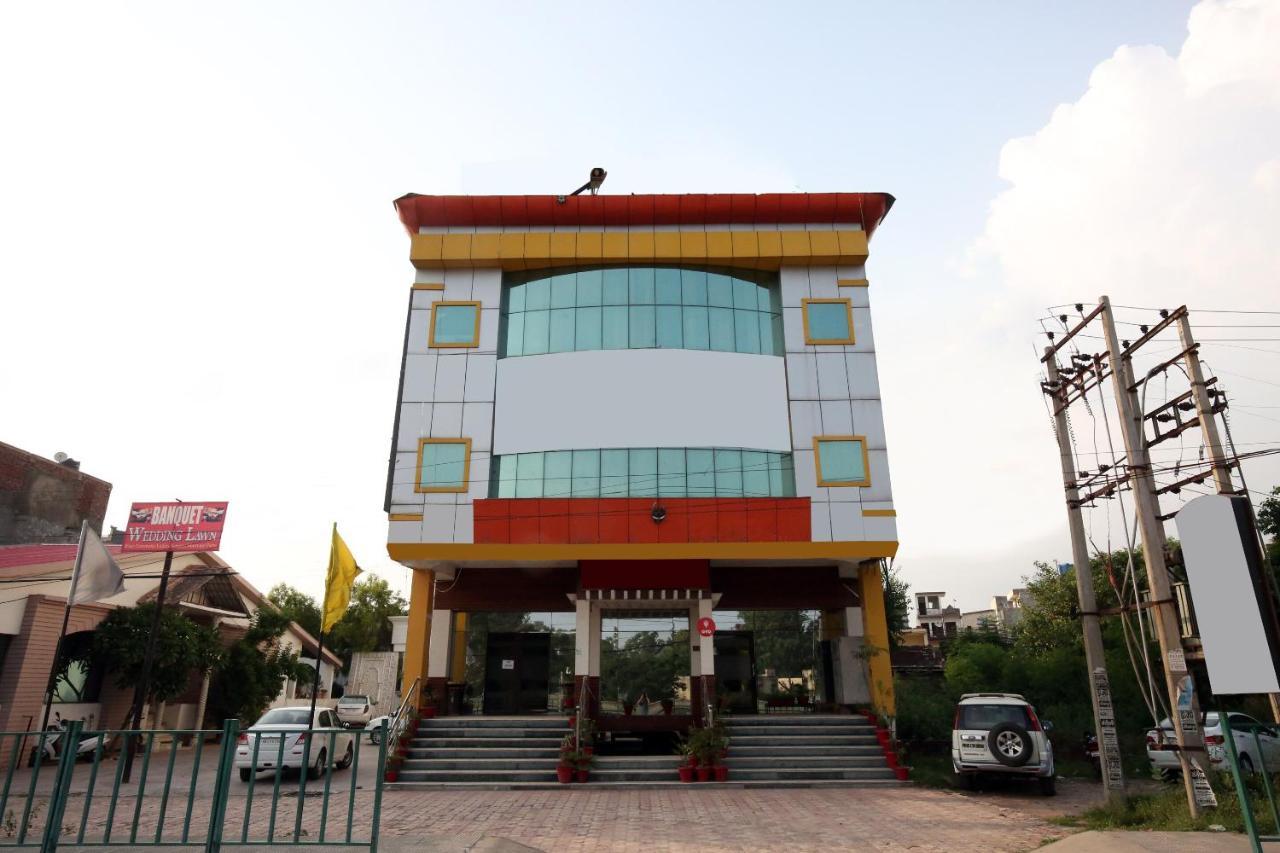 Capital O 10990 Hotel Gobind Regency Zirakpur Exterior foto