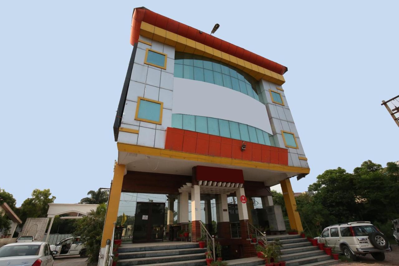 Capital O 10990 Hotel Gobind Regency Zirakpur Exterior foto