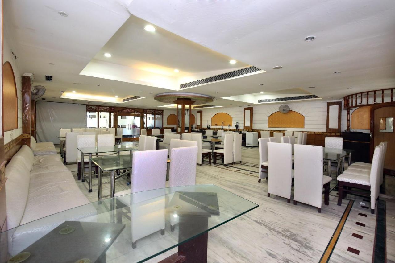 Capital O 10990 Hotel Gobind Regency Zirakpur Exterior foto