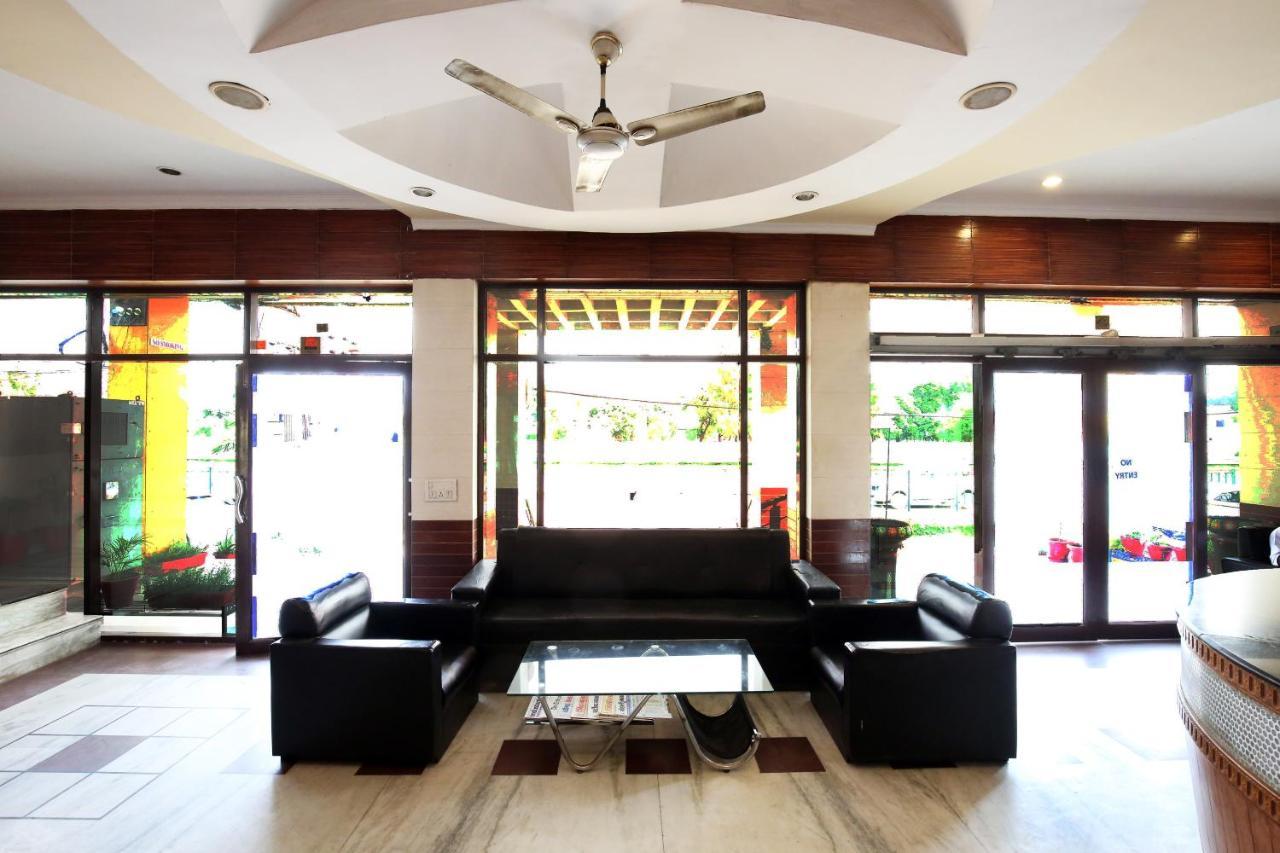 Capital O 10990 Hotel Gobind Regency Zirakpur Exterior foto