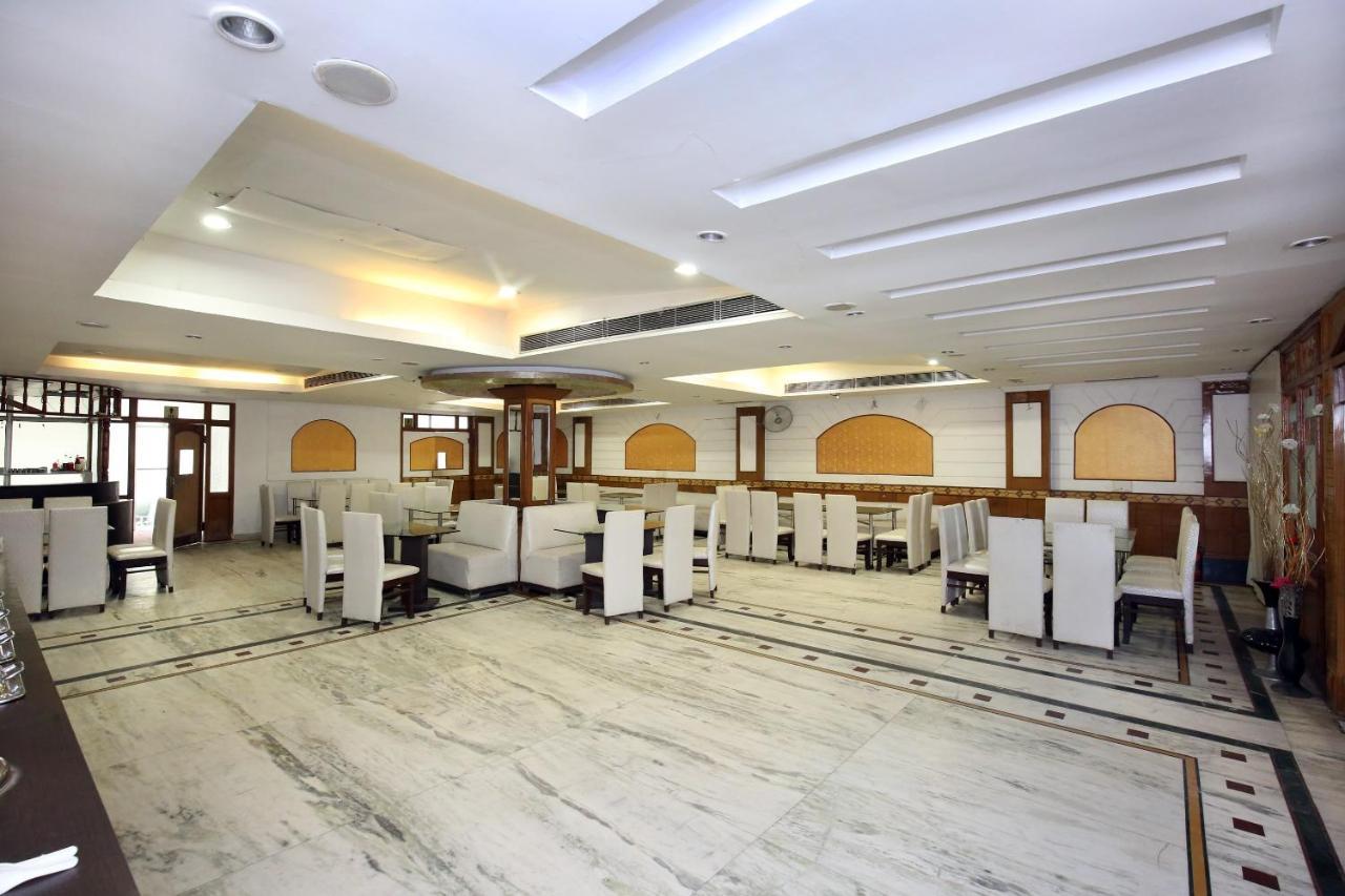Capital O 10990 Hotel Gobind Regency Zirakpur Exterior foto